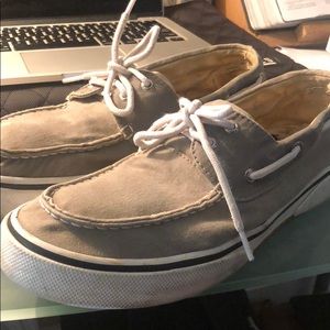 Men’s grey sperrys